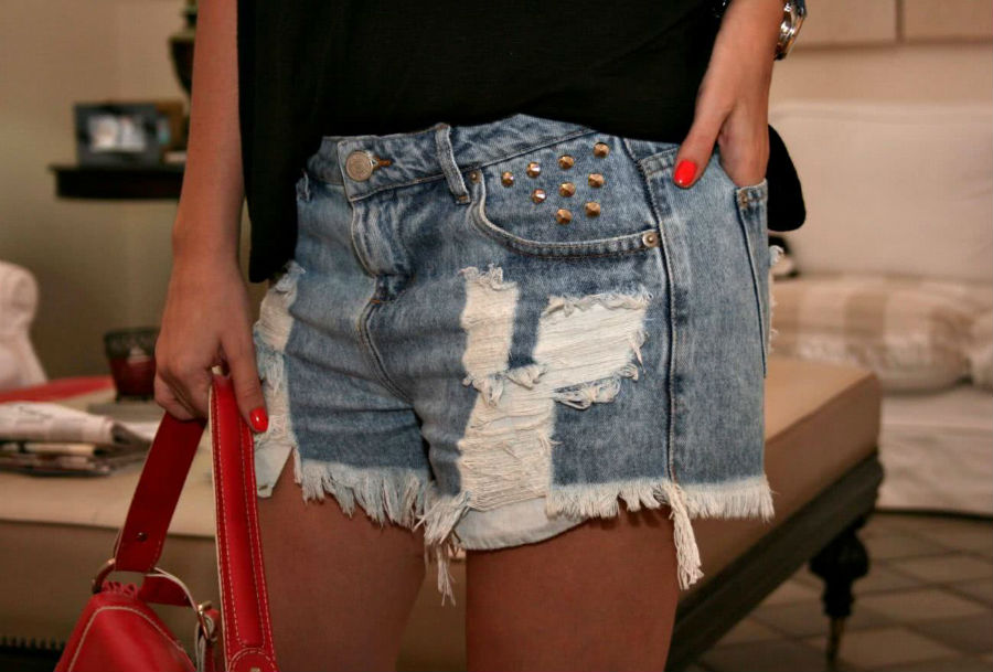 shorts jeans com spikes