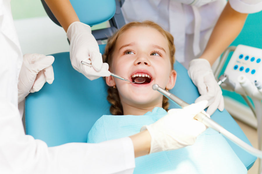 as crianças devem ir ao dentista a cada seis meses