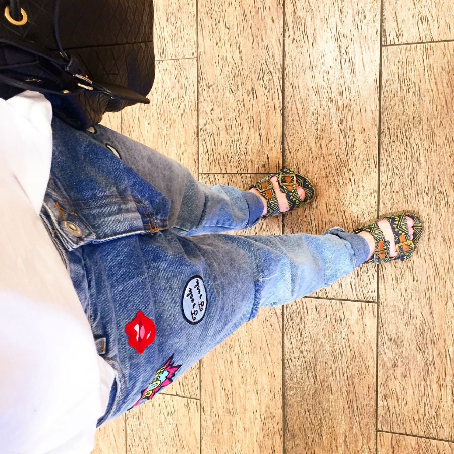 calça boyfriend com patches